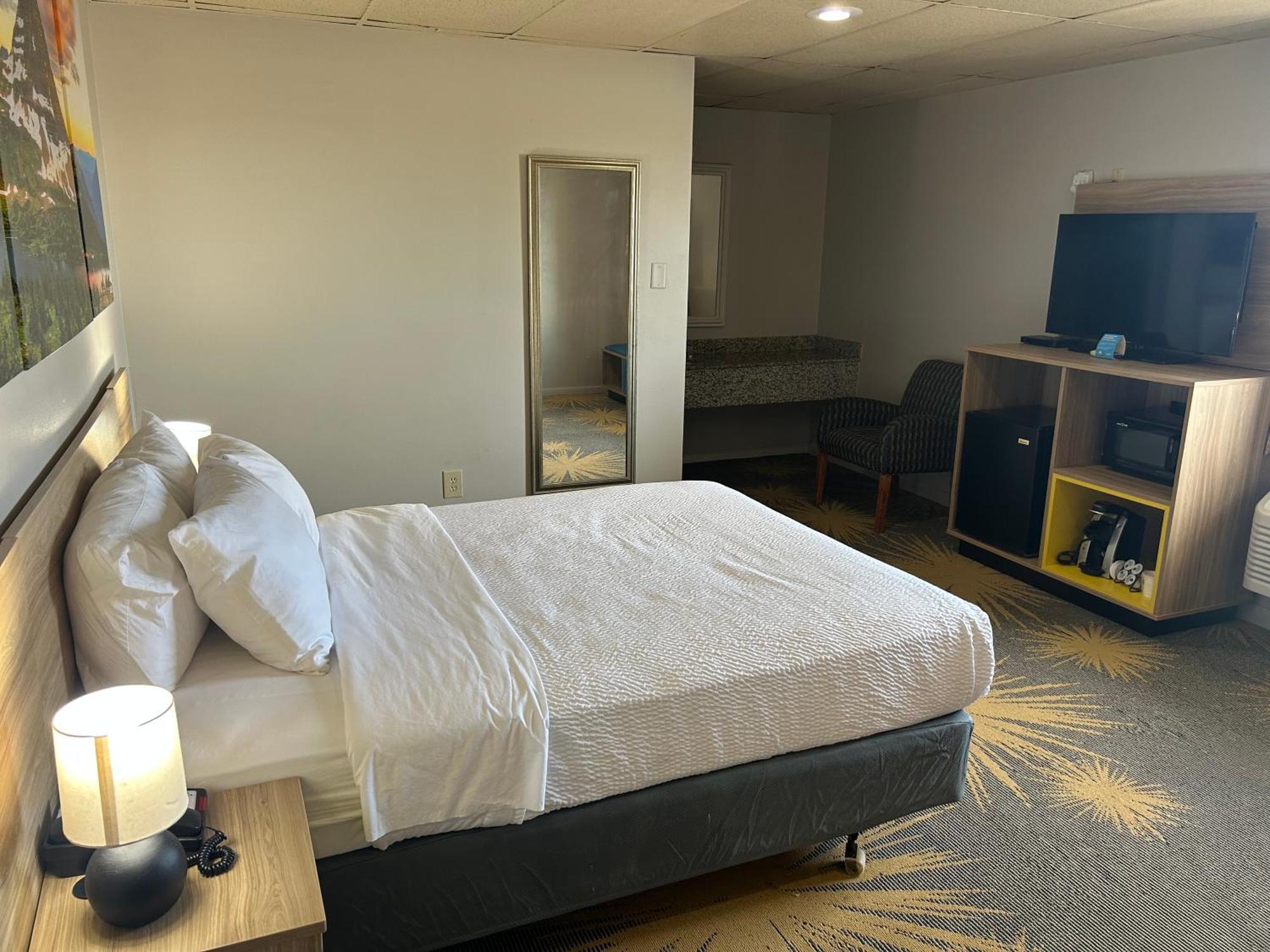 Days Inn By Wyndham Wheatland Екстериор снимка